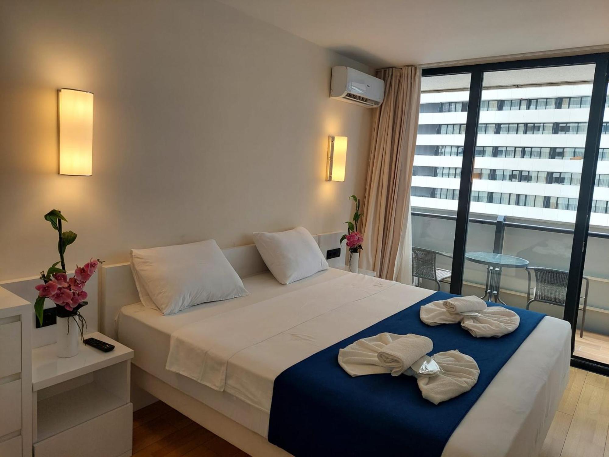 Holiday Point Orbi City Batumi Bagian luar foto