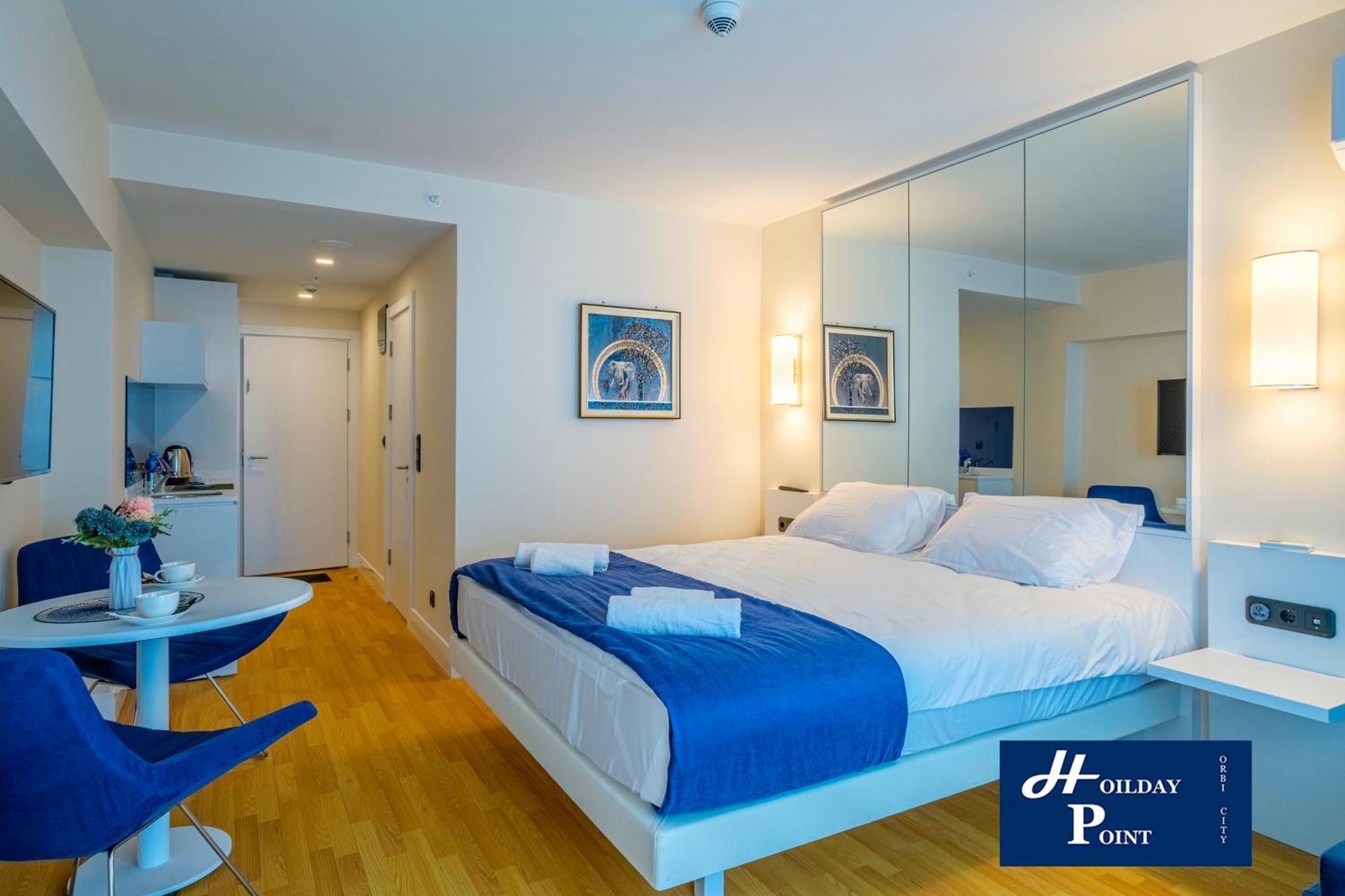Holiday Point Orbi City Batumi Bagian luar foto