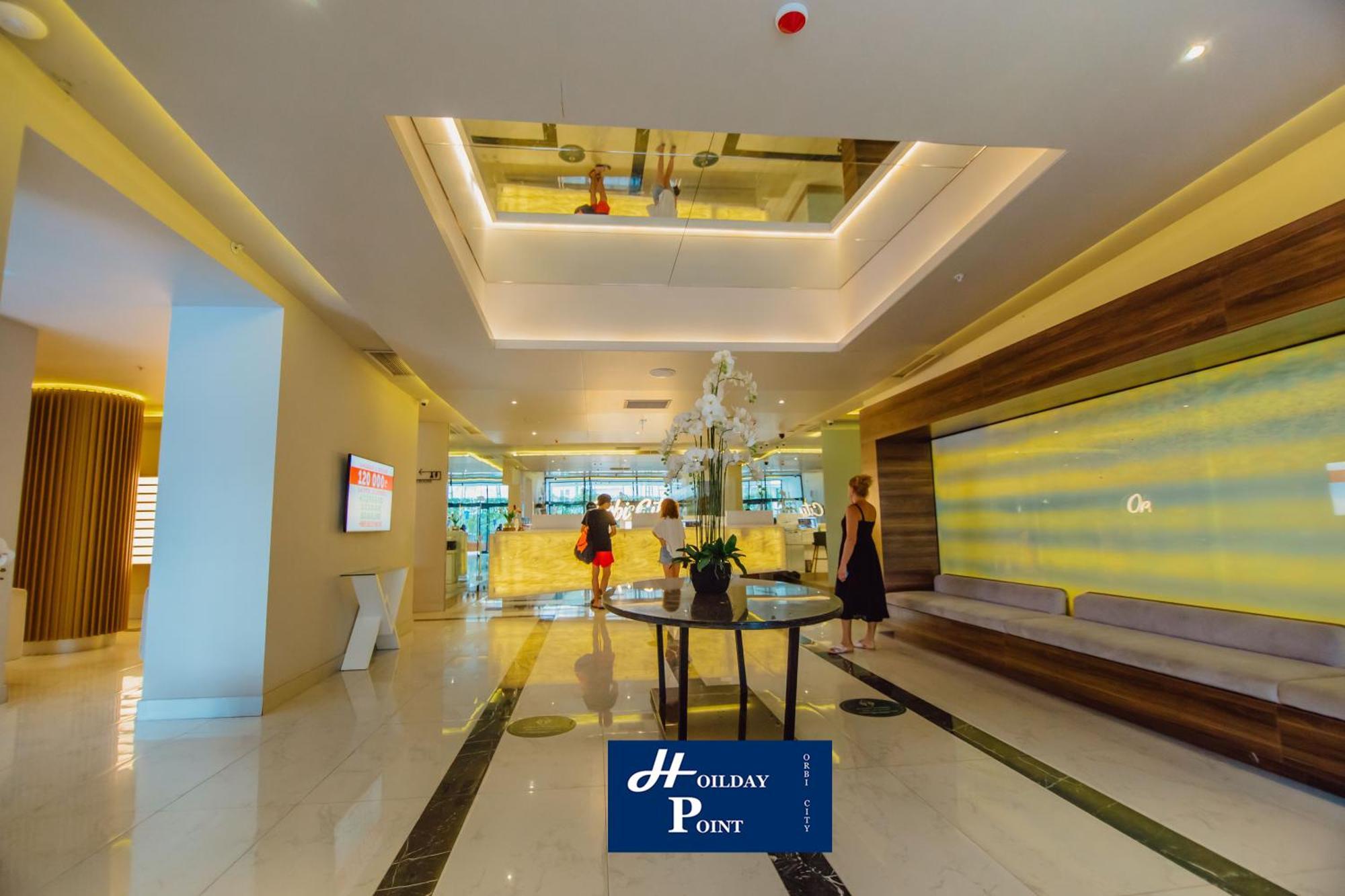 Holiday Point Orbi City Batumi Bagian luar foto